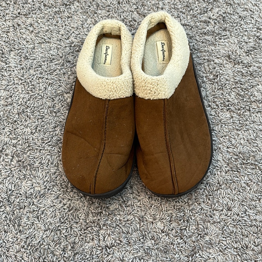 Men’s Dearfoams slippers size 11-12